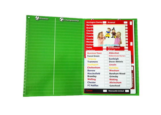 Set di attività magnetiche personalizzabili che include tavolo da gioco magnetico per calcio balilla, magnete per frigorifero e pezzi magnetici per attività per il gioco interattivo